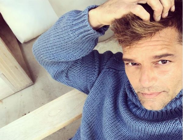 Ricky Martin publicó una fotografía en la que carga a su hija adoptiva. | Instagram ricky_martin