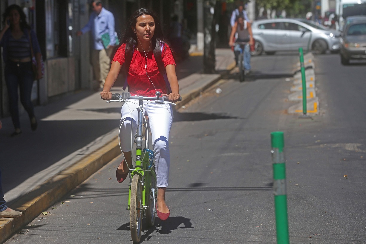 Parte de la ciclovía que atraviesa el municipio de Zapopan sufrirá adecuaciones por la instalación de los neoprenos en la Línea Tres. (Fernando Carran