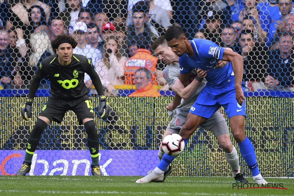 Guillermo Ochoa en el juego de Standar Lieja contra KRC Genk (Twitter @Standard_RSCL)