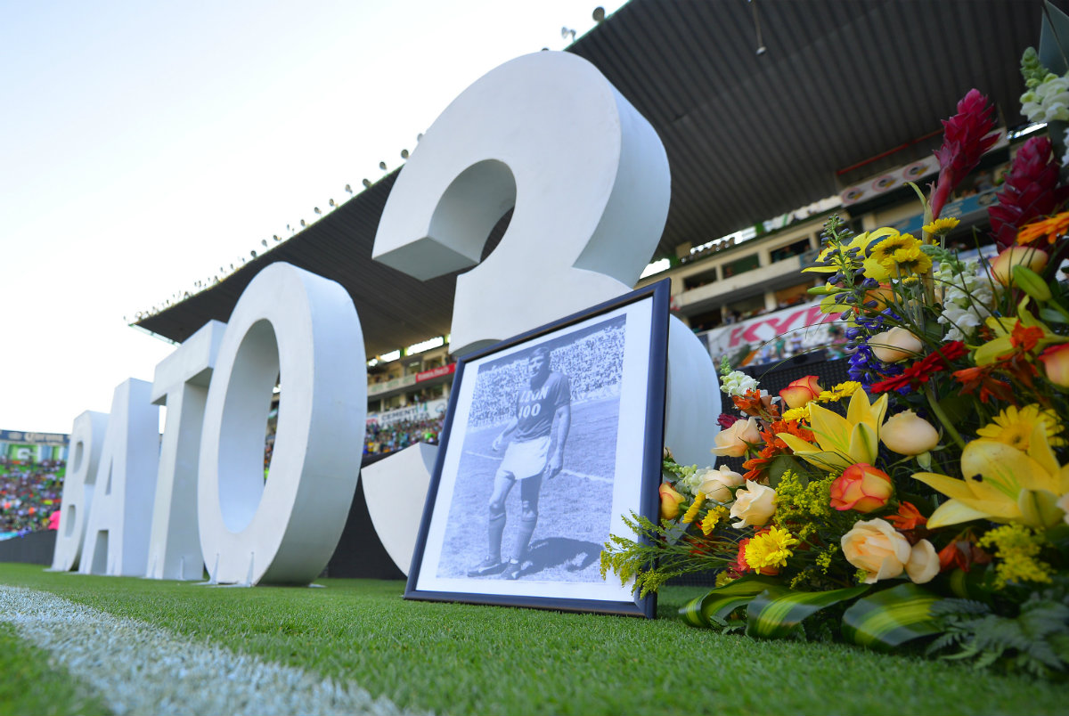 León homenajea a Osvaldo Batocletti previo al duelo ante América (Imago7)