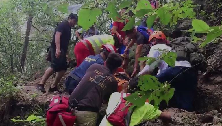 La mujer sufrió una caída que le provocó un esguince en el tobillo izquierdo. (Foto: Especial)