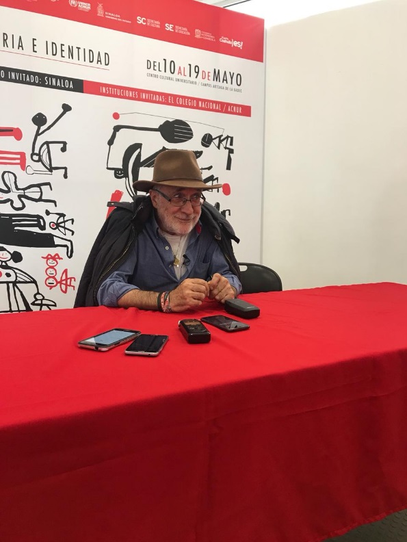 El poeta aseguró que en el país se vive una constante incertidumbre por la inseguridad. (Ana Ponce)