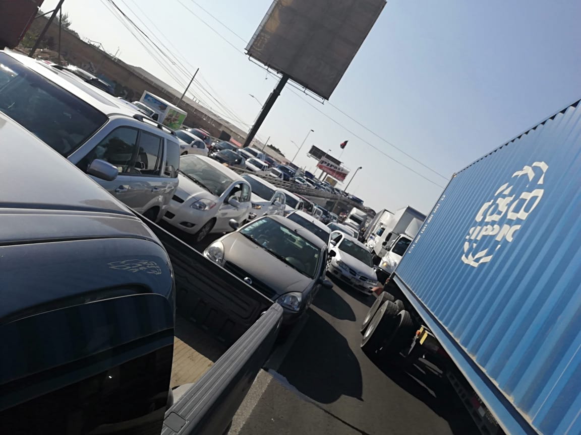 Por horas, los pasajeros padecieron el calor. (CORTESÍA)
