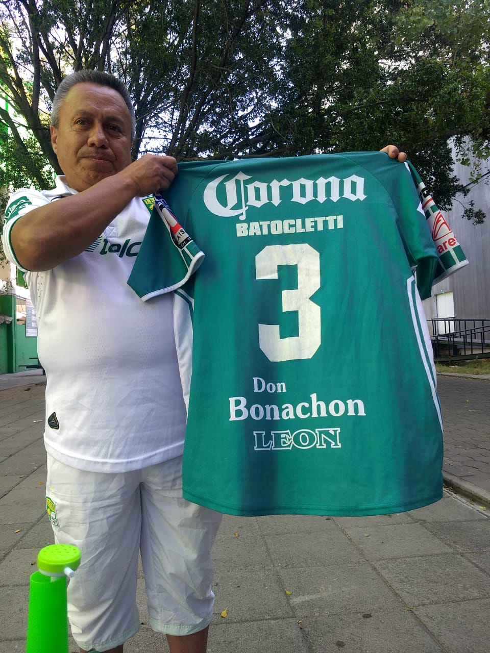 Tiene más de 40 años con la jersey