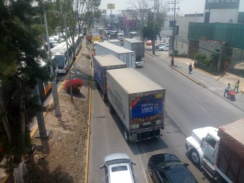 La manifestación provoca tráfico pesado en la zona. (Especial)