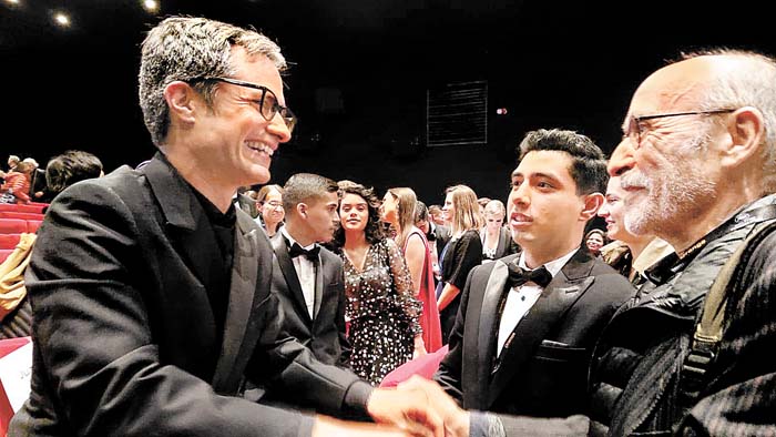 El también actor estuvo rodeado de prensa mexicana. David del Río