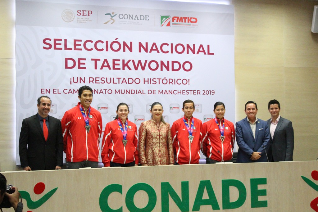 Ana Guevara prometió apoyo al taekwondo mexicano (Cortesía fmtkd)