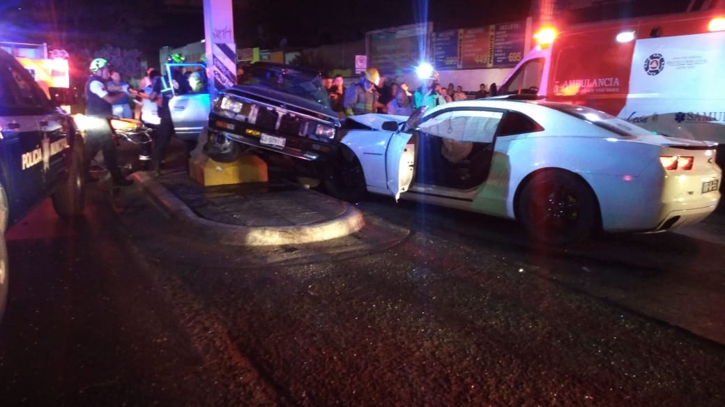 Aparatoso accidente deja 4 lesionados
