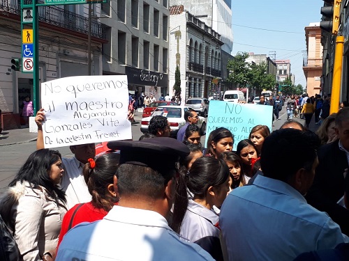 Durante su manifestación frente a la Contraloría de Educación, bloquearon calles. (Abadiel Martínez)
