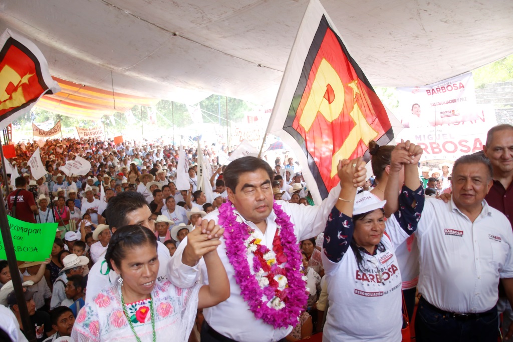 Miguel Barbosa visitó el municipio de Huehuetla (Agencia Enfoque)