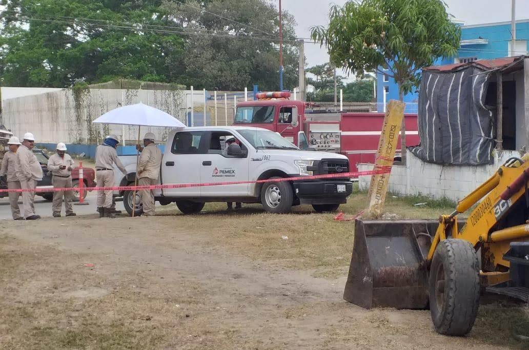 Reparación de ducto de Pemex.