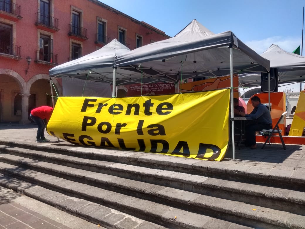 Se volvieron a manifestar trabajadores y ex trabajadores sindicalizados del Ayuntamiento de Zapopan. (Martín Patiño)