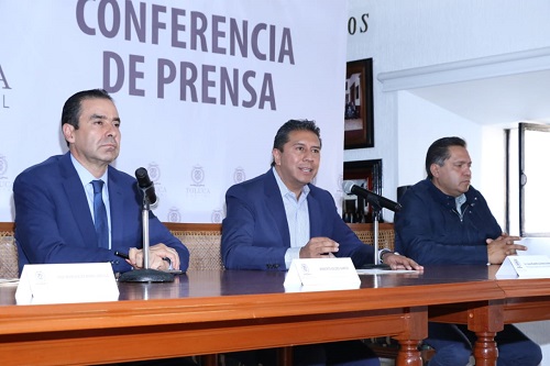 El alcalde ofreció una conferencia de prensa en la que rechazó la violencia. (Alondra Ávila)