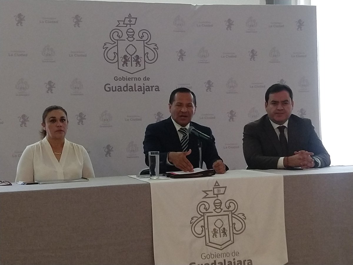 Almaguer en rueda de prensa