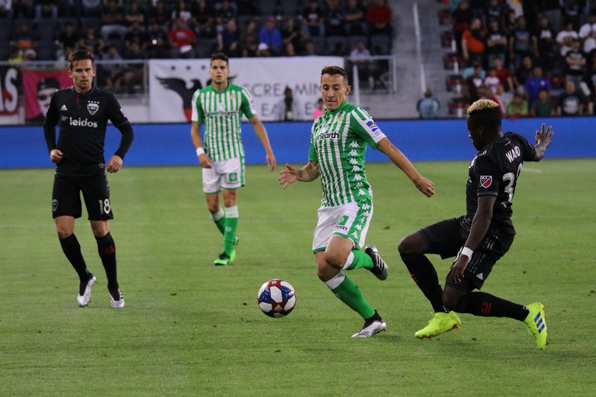 Andrés Guardado durante el DC United vs. Betis (Twitter @RealBetis)