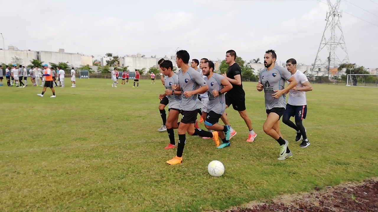 Entrenamiento de la Jaiba Brava (Foto/Sergio Sánchez)