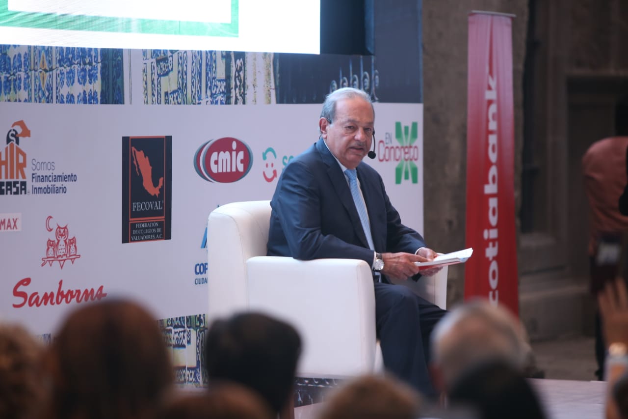 Carlos Slim en conferencia (Juan Carlos Bauitista)