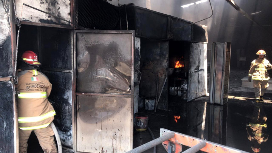 El fuego fue controlado en un lapso no mayor a 15 minutos.