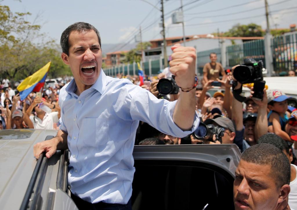 Guaidó dice que la oposición mantiene abiertas todas las vías para lograr el "cese de la usurpación". Reuters