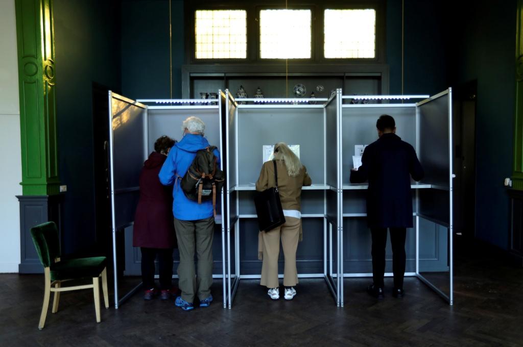Holanda y Reino Unido son los primeros de los casi 427 millones de europeos en votar. Reuters