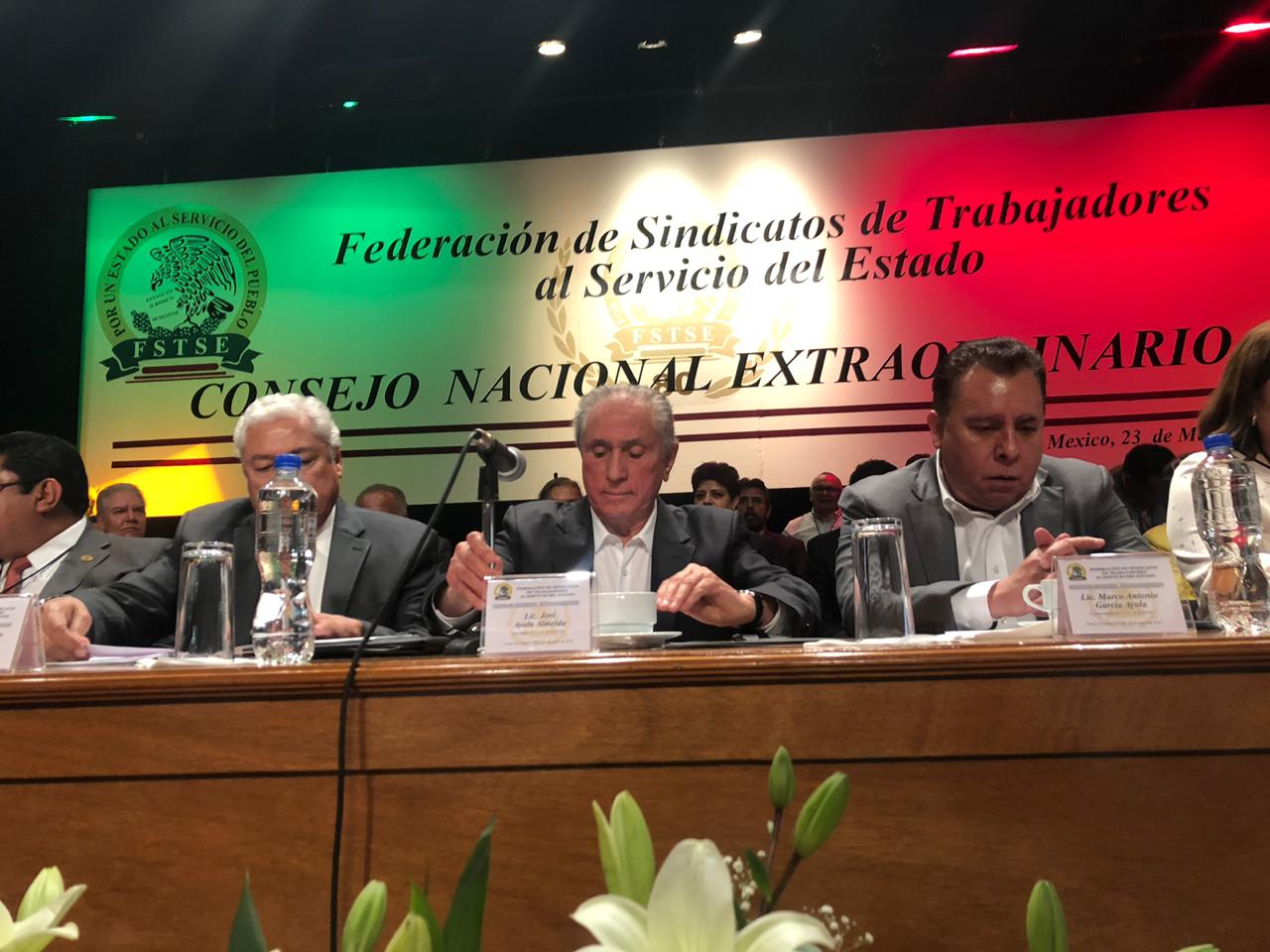 Joel Ayala (centro), secretario general de la Federación de Sindicatos de Trabajadores al Servicio del Estado (Blanca Valadez)