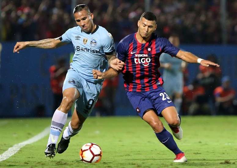 Juan Escobar con el Cerro Porteño (EFE)