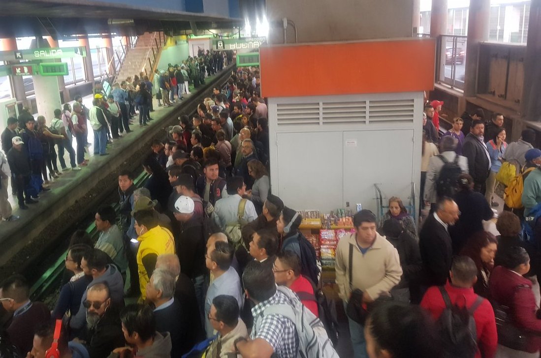 En la Línea B, está saturada la estación Guerrero que conecta con Línea 3. | Twitter @synaidolce
