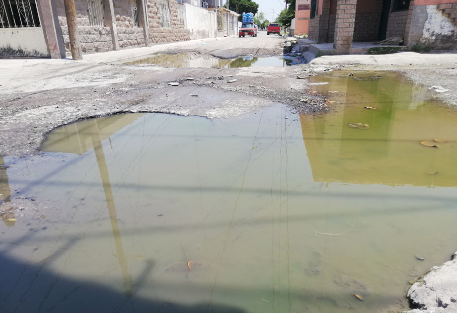 A pesar de que acuden a desazolvar, el problema necesita ser reparado de fondo. (Jorge Maldonado)