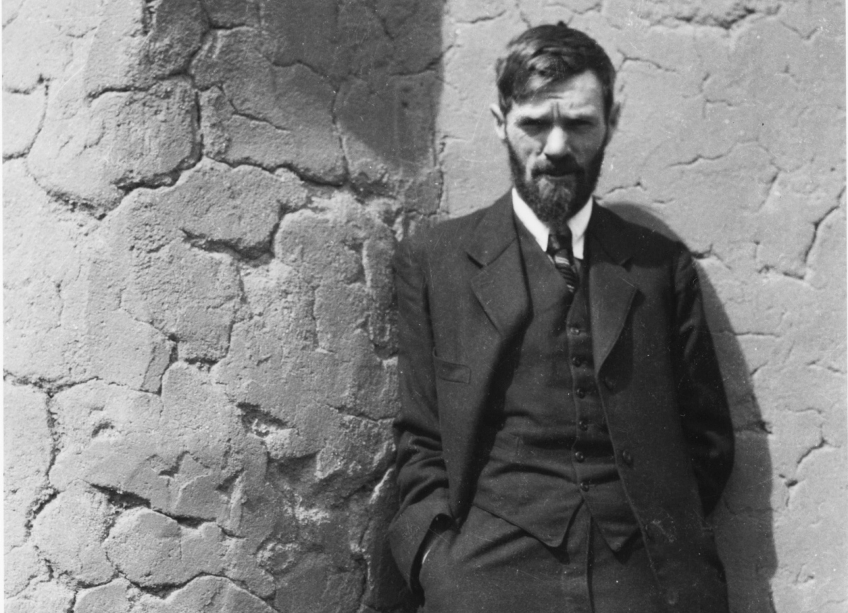 D.H. Lawrence: escritor inglés, autor de novelas, cuentos, poemas, obras de teatro, ensayos, libros de viaje, pinturas, traducciones, y críticas liter