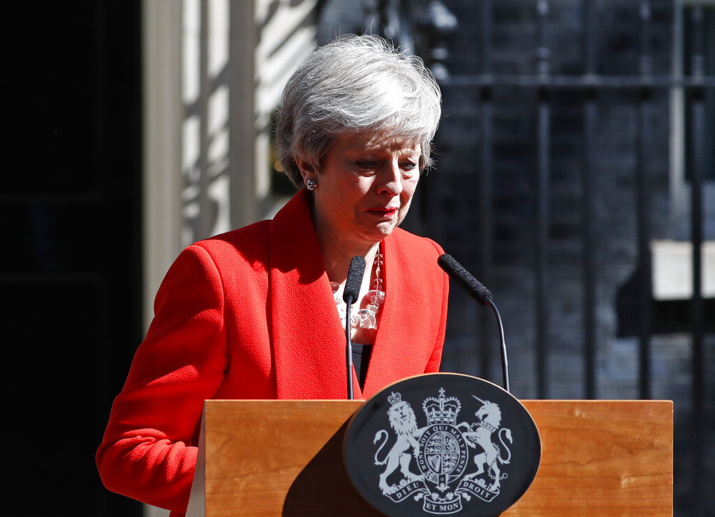 May expresó su profundo pesar por no haber conseguido ejecutar el Brexit. AP