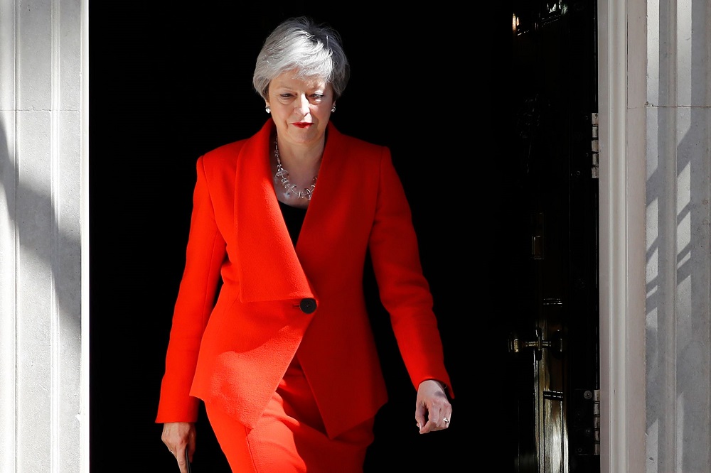 La primera ministra británica anunció que permanecerá en el cargo hasta el 7 de junio. (AFP)