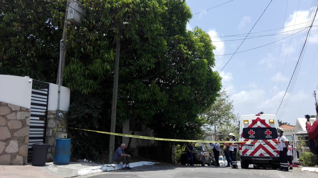 Muere hombre de 70 años al caer de segundo piso (Foto/Noel Vergara)