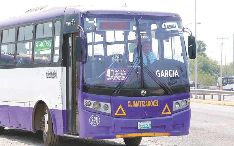 Los usuarios de al menos cuatro rutas pagaron hasta 17 pesos por viaje el miércoles, pese a que no había aval del CETyVt. (Foto: LEONEL ROCHA)