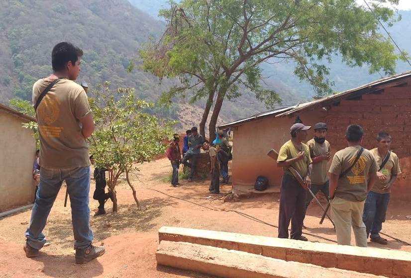 Los cuerpos de los policías fueron abandonados en la zona Las Antenas, en Chilapa. | Rogelio Agustin