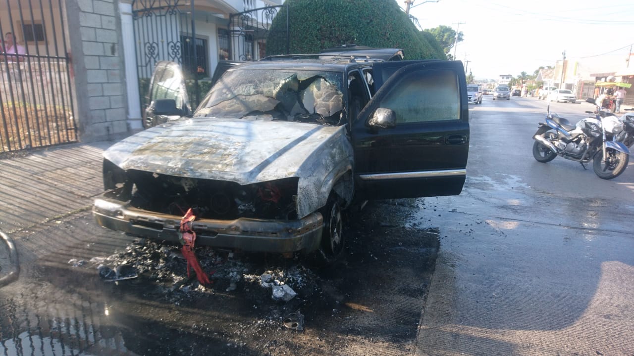 Incendio de camioneta.