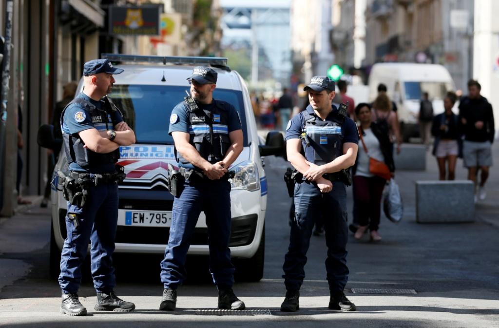 Los investigadores aislaron un ADN en los restos del paquete bomba pero no pueden asegurar que se trate del autor.  Reuters