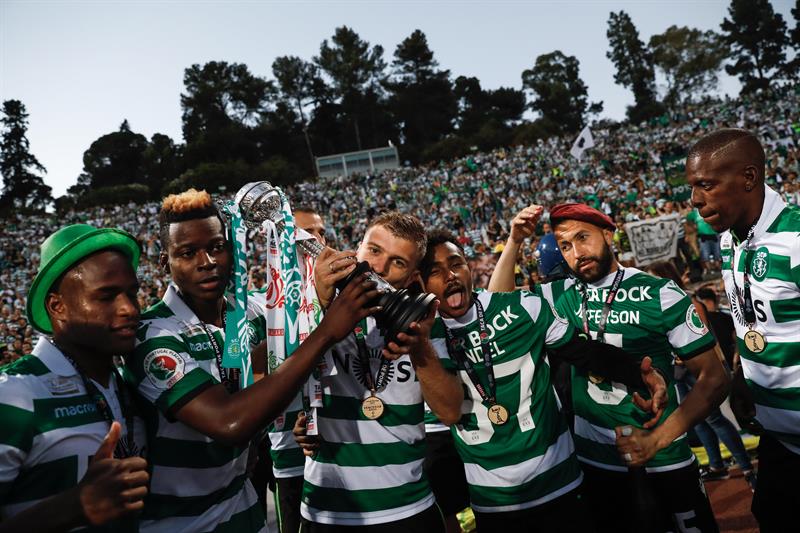 Sporting de Lisboa se coronó en la Copa de Portugal tras vencer al Porto de Héctor Herrera y Jesús Corona (EFE)