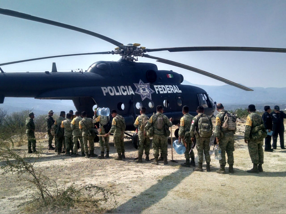 El helicóptero cuenta con un balde que puede transportar hasta 2,500 litros de agua. (Especial)