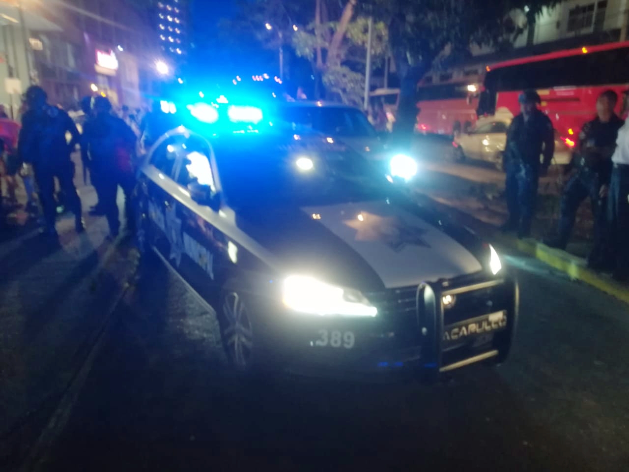 La riña sucedió frente a Galerías Acapulco.