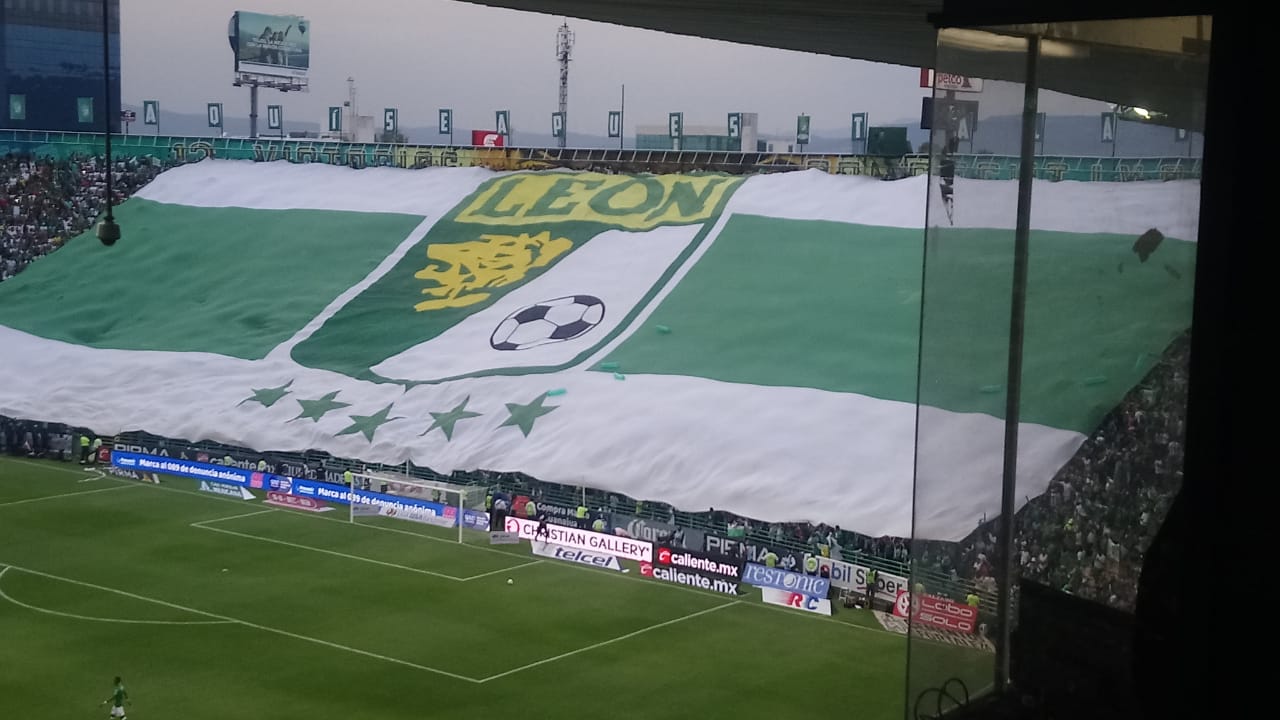 León intenta