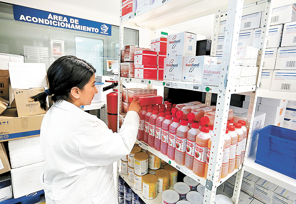 Pacientes padecen la falta de insumos médicos. (Javier Ríos)