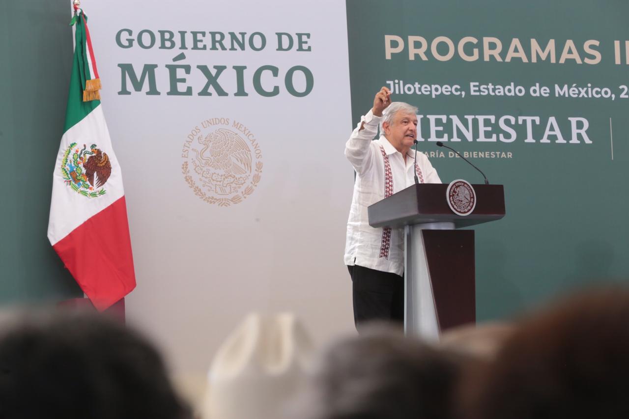 El Presidente visitó Jilotepec, donde habló del sistema de salud. (Jesús Quintanar)