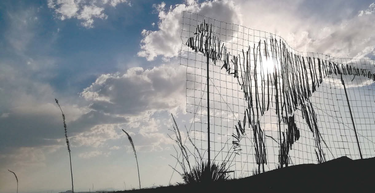 Velafrons, reconstruido de tallos de plantas, recibe a los visitantes (Foto: Gustavo Mendoza Lemus)