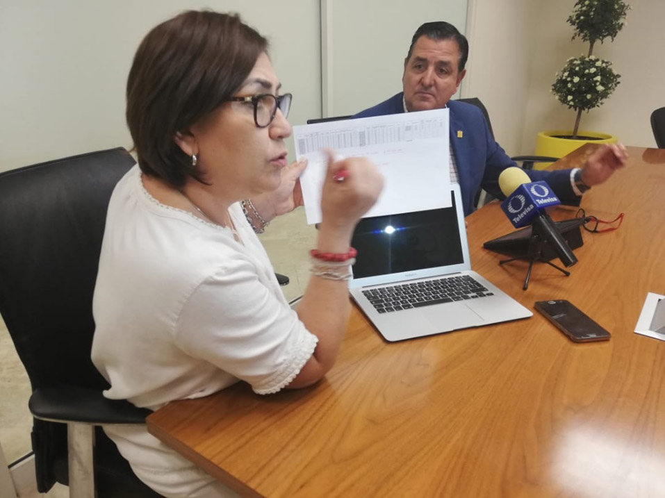 Antonio Gutiérrez Jardón y Dulce Pereda Ezquerra, señalaron de vergonzosa la administración pública. (Silvia Ayala)