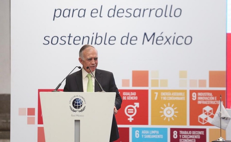 El jefe de la Oficina de la Presidencia en la firma del acuerdo de colaboración del Pacto Mundial de México