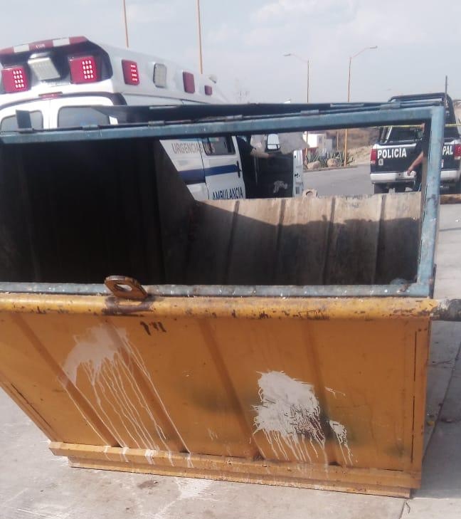 Un bebé fue encontrado dentro de un contenedor de basura. (Liberto Ureña)