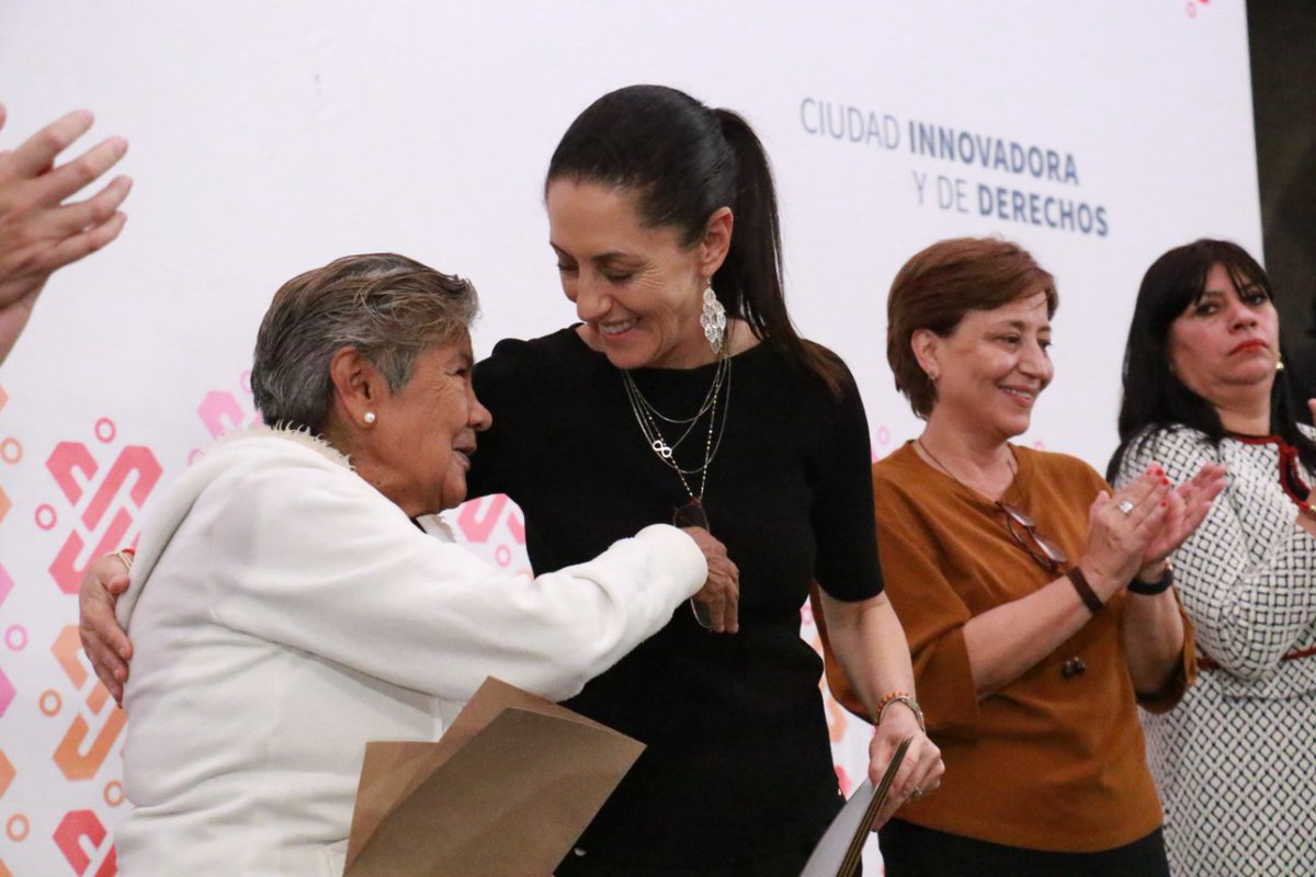 Claudia Sheinbaum durante la entrega de créditos para el programa de Mejoramiento de Vivienda. (Especial)