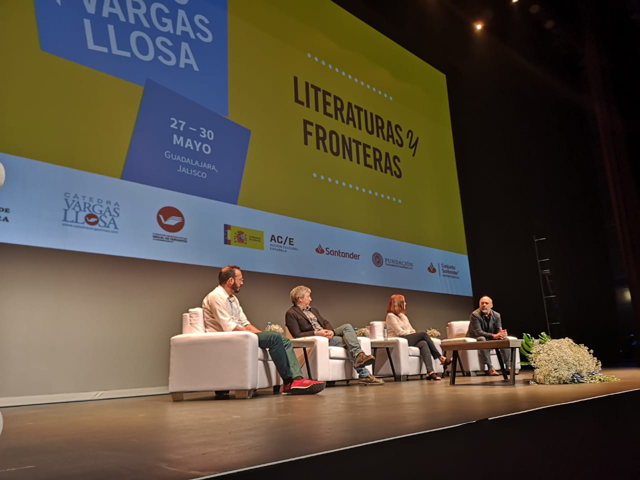 “Las fronteras invisibles de nuestras literaturas”, tercera mesa de la Bienal Mario Vargas Llosa (Jesús Alejo).