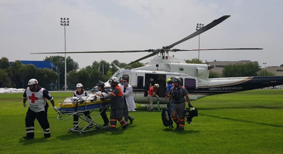 El helicóptero fue abordado por elementos de Protección Civil (foto: especial).