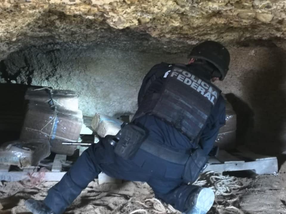 La droga se encontraba oculta en una cueva.